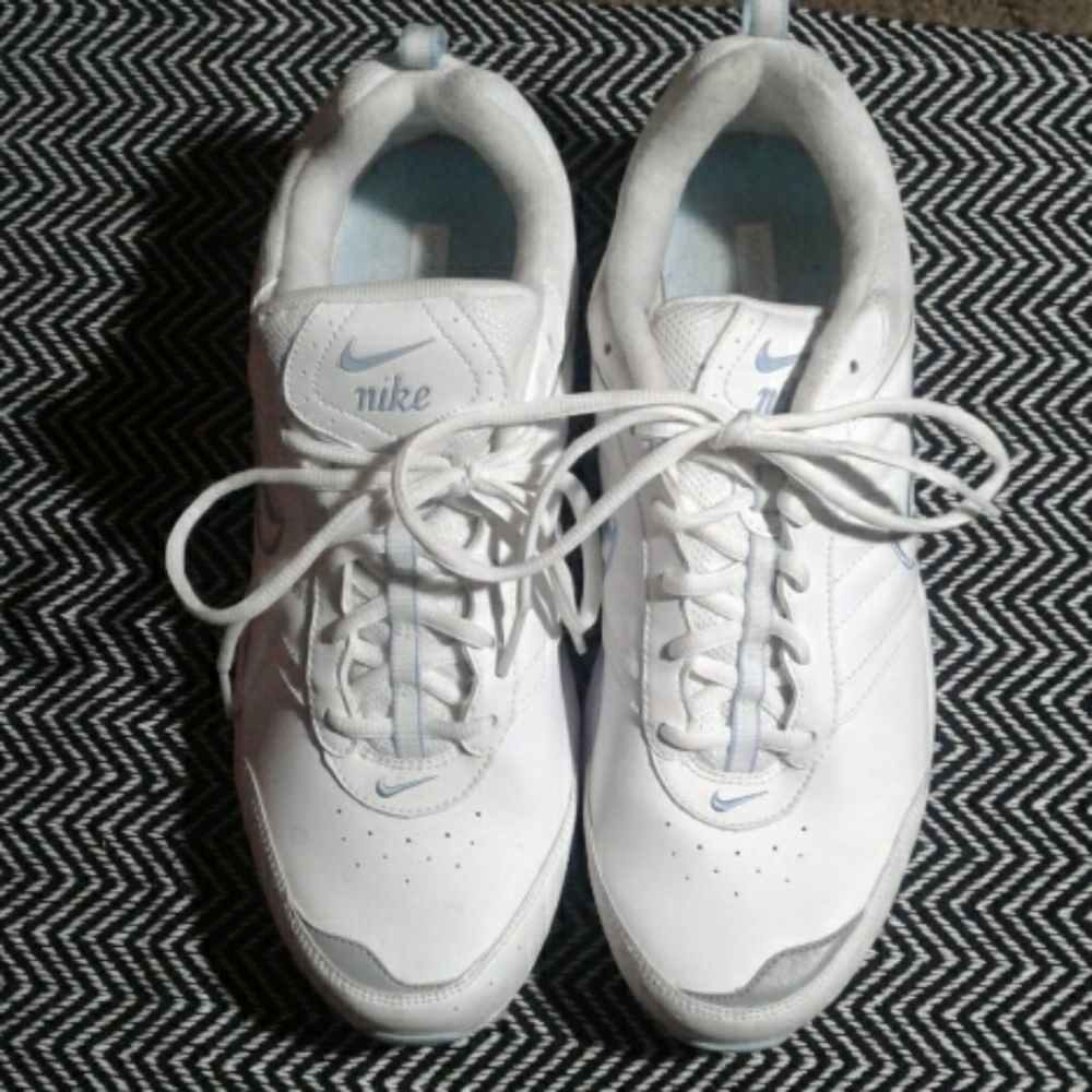 Nike women's walking shoes